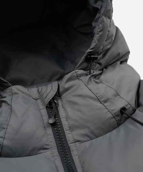 FRIZMWORKS(フリズムワークス)の「ALTAVIA DOWN PARKA _ GUN METAL(ダウンジャケット/コート・メンズ・その他・X-LARGE/SMALL/MEDIUM/LARGE)」の4枚目の写真