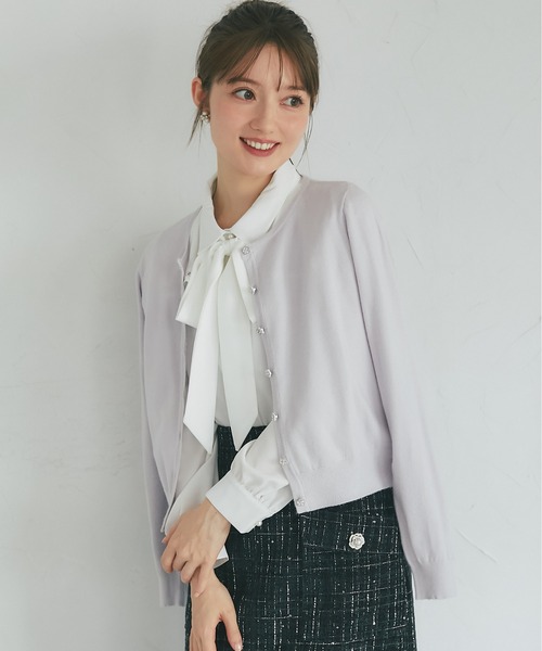 tocco closet(トッコ クローゼット)の「フラワービジュー釦ニットカーディガン(カーディガン/ボレロ・レディース・サファリグリーン/グレー/ピンク/チャコール・M)」の2枚目の写真
