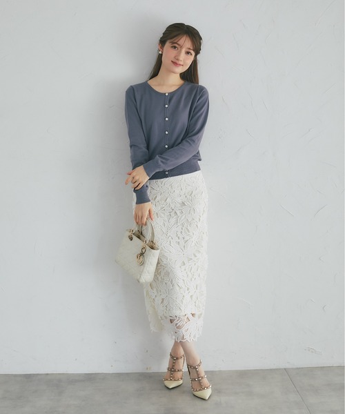 tocco closet(トッコ クローゼット)の「フラワービジュー釦ニットカーディガン(カーディガン/ボレロ・レディース・サファリグリーン/グレー/ピンク/チャコール・M)」の10枚目の写真
