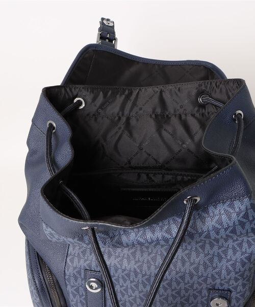 MICHAEL KORS（マイケルコース）の「HUDSON バックパック - MKシグネチャー（バックパック/リュック・メンズ・ブルー系・FREE）」の6枚目の写真