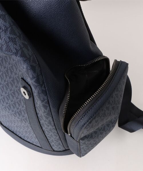 MICHAEL KORS（マイケルコース）の「HUDSON バックパック - MKシグネチャー（バックパック/リュック・メンズ・ブルー系・FREE）」の7枚目の写真