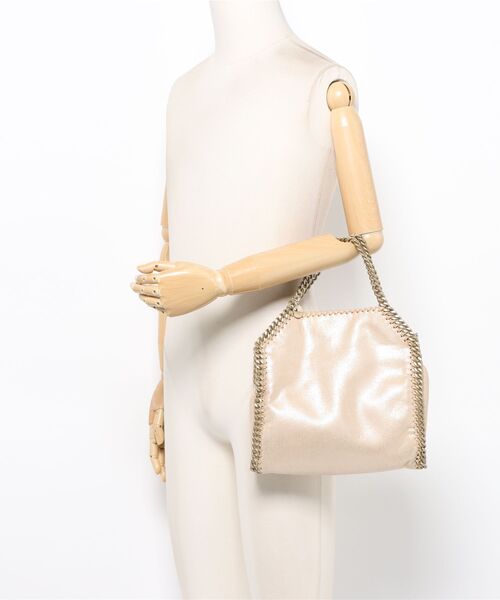 STELLA McCARTNEY(ステラマッカートニー)の「Falabella Mini Tote Bag / ファラベラ ミニ トートバッグ(ショルダーバッグ・レディース・ゴールド・ONE SIZE)」の6枚目の写真