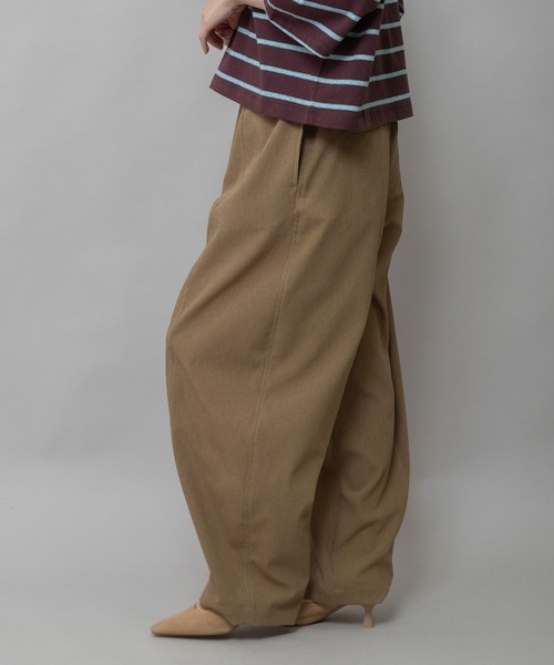 Munich（ミューニック）の「【UVカット】【防シワ】【ウォッシャブル】ストレッチサップバレルパンツ（その他パンツ・レディース・グレー/モカ/ブラック・M/S/XS）」の4枚目の写真