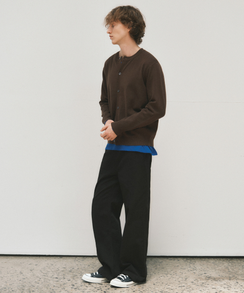 WEDNESDAY OASIS（ウェンズデーオアシス）の「クロップクルーネックニットカーディガン_BROWN(WC25-KN63)（カーディガン/ボレロ・メンズ・ブラウン・MEDIUM/LARGE）」の2枚目の写真