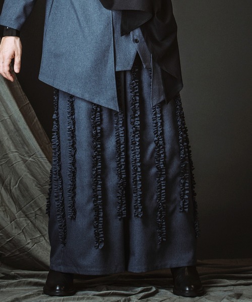 NO ID.(ノーアイディ)の「【NO ID.】Frill Baggy Trousers / フリル バギー トラウザーズ(スラックス・メンズ・グレー/ブラック/その他22・1/2)」の3枚目の写真