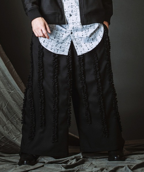NO ID.(ノーアイディ)の「【NO ID.】Frill Baggy Trousers / フリル バギー トラウザーズ(スラックス・メンズ・グレー/ブラック/その他22・1/2)」の2枚目の写真
