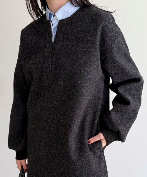 fredy emue（フレディエミュ）の「ソフトニットメルトンワンピース（ワンピース・レディース・オフホワイト/チャコールグレー・36/38）」の2枚目の写真