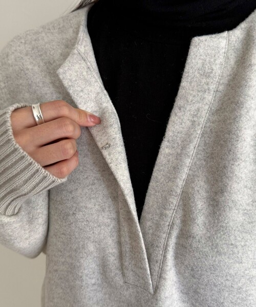 fredy emue（フレディエミュ）の「ソフトニットメルトンワンピース（ワンピース・レディース・オフホワイト/チャコールグレー・36/38）」の16枚目の写真