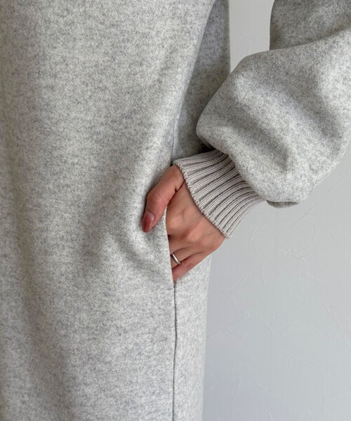 fredy emue（フレディエミュ）の「ソフトニットメルトンワンピース（ワンピース・レディース・オフホワイト/チャコールグレー・36/38）」の17枚目の写真