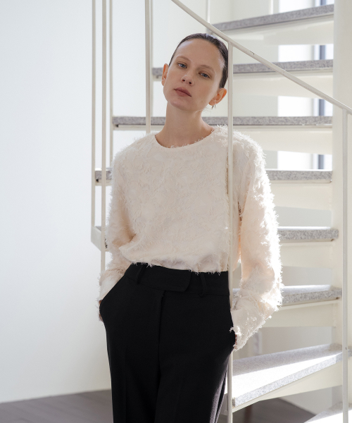 YOUNESS(ユニス)の「Long pile jacquard blouse(シャツ/ブラウス・レディース・その他・FREE)」の2枚目の写真