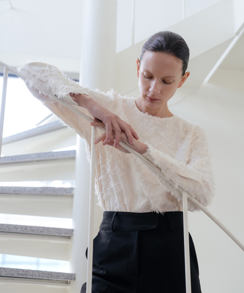 YOUNESS(ユニス)の「Long pile jacquard blouse(シャツ/ブラウス・レディース・その他・FREE)」の4枚目の写真