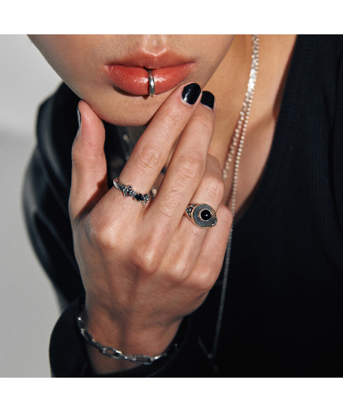 ANONYMOUS ARTISAN（アノニマスアルティザン）の「Swallow Mini Egg Ring（リング・レディース・その他・30/28/19号/20号/15号/21号/27号/22号/12号/13号/16号/14号/17号/18号/23号/24号/25号/26号/29号）」の3枚目の写真