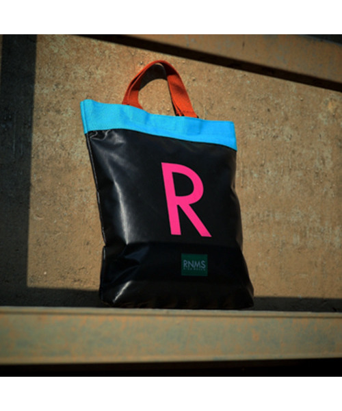 RNMS(アールエヌエムエス)の「R TOTEBAG ブロック4(トートバッグ・メンズ・ブラック/パープル/グレー/レッド/イエロー/オレンジ/ブルー/マジェンタ/サファリグリーン/その他・FREE)」の11枚目の写真