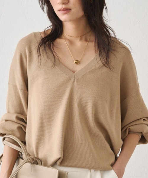 LOUNGEDRESS(ラウンジドレス)の「ディープVニット(ニット/セーター・レディース・レッド/ベージュ・FREE)」の1枚目の写真
