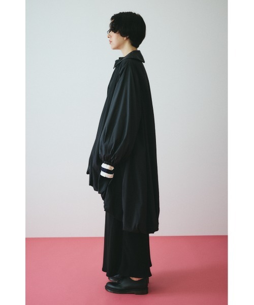 HeRIN.CYE（ヘリンドットサイ）の「Round collar balloon blouson　　ラウンドカラーバルーンブルゾン（ブルゾン・レディース・ブラック/イエロー系その他・FREE）」の5枚目の写真