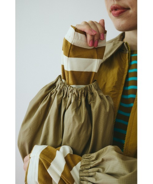 HeRIN.CYE（ヘリンドットサイ）の「Round collar balloon blouson　　ラウンドカラーバルーンブルゾン（ブルゾン・レディース・ブラック/イエロー系その他・FREE）」の13枚目の写真