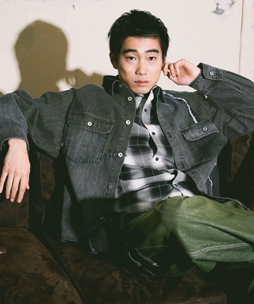 niko and...（ニコアンド）の「デニムパッチワークシャツ DENIM PATCHWORK SHIRT [niko and ...JEANS]（シャツ/ブラウス・メンズ・インディゴブルー/ブラック・MEDIUM/LARGE）」の2枚目の写真