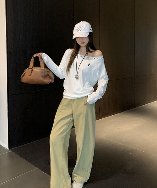 NANEA(ナネア)の「スタッズ付きワンショルダーカットソー(Tシャツ/カットソー・レディース・ホワイト/グレー/ブラック・LARGE/MEDIUM/SMALL)」の4枚目の写真