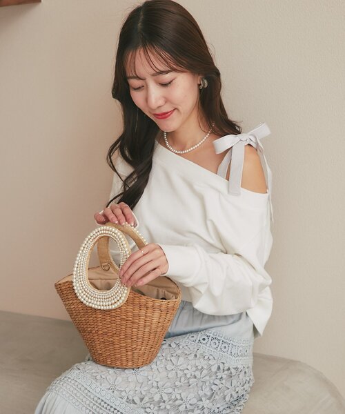 La boutique BonBon（ラブティックボンボン）の「パールハンドルバスケットS/チェーン付（かごバッグ・レディース・ベージュ・FREE）」の4枚目の写真