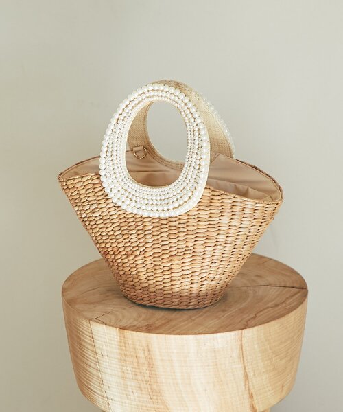 La boutique BonBon（ラブティックボンボン）の「パールハンドルバスケットS/チェーン付（かごバッグ・レディース・ベージュ・FREE）」の6枚目の写真