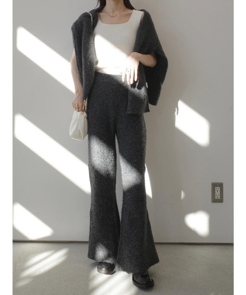 amel(エイメル)の「リラックスニットセットアップ / チャコール(デニムパンツ・レディース・チャコールグレー・FREE)」の4枚目の写真