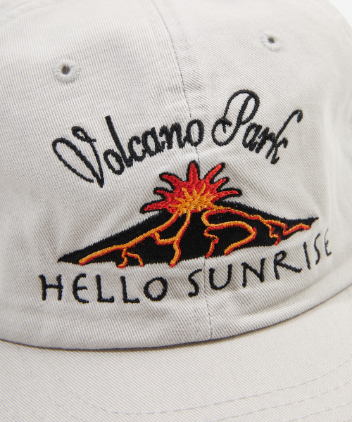 HELLO SUNRISE(ハローサンライズ)の「Volcano Logo Relaxed Fit 6P Cap_Warm Gray(キャップ・レディース・その他・OS)」の4枚目の写真