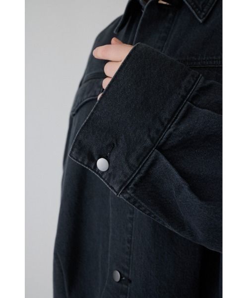 RIM.ARK（リムアーク）の「Big puff sleeve denim JK ビッグ パフ スリーブ デニム ジャケット（デニムジャケット・レディース・ブラック/ブルー・38/36）」の6枚目の写真
