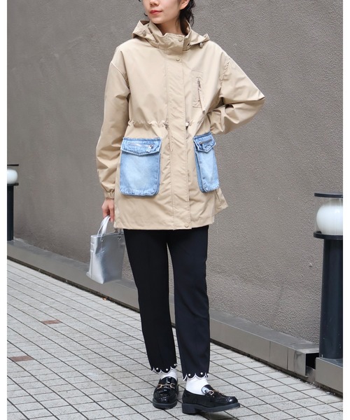 Doumoi(ドゥモエ)の「デニムポケット デザインジップアップジャケット(マウンテンパーカー・レディース・ベージュ/ブラック・FREE)」の18枚目の写真