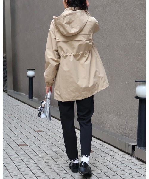 Doumoi(ドゥモエ)の「デニムポケット デザインジップアップジャケット(マウンテンパーカー・レディース・ベージュ/ブラック・FREE)」の16枚目の写真