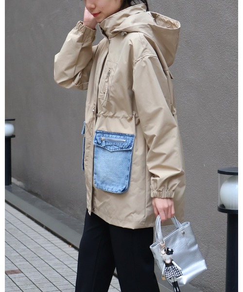 Doumoi(ドゥモエ)の「デニムポケット デザインジップアップジャケット(マウンテンパーカー・レディース・ベージュ/ブラック・FREE)」の11枚目の写真