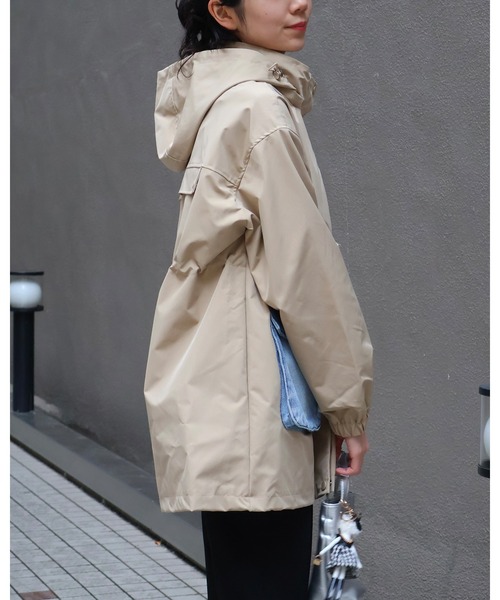 Doumoi(ドゥモエ)の「デニムポケット デザインジップアップジャケット(マウンテンパーカー・レディース・ベージュ/ブラック・FREE)」の9枚目の写真