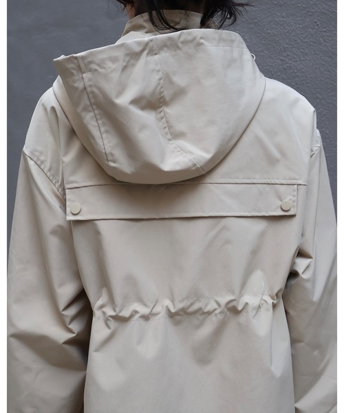 Doumoi(ドゥモエ)の「デニムポケット デザインジップアップジャケット(マウンテンパーカー・レディース・ベージュ/ブラック・FREE)」の7枚目の写真