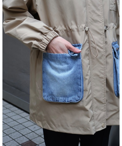 Doumoi(ドゥモエ)の「デニムポケット デザインジップアップジャケット(マウンテンパーカー・レディース・ベージュ/ブラック・FREE)」の3枚目の写真
