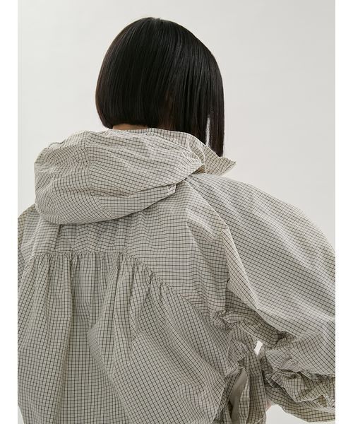 emmi（エミ）の「ドロストナイロンブルゾン/撥水【セットアップ対応】（ブルゾン・レディース・ブラック/チェック/ホワイト・F）」の16枚目の写真