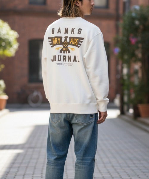 BANKS(バンクス)の「CREW / BANKS JOURNAL(バンクスジャーナル)スタンダードシルエット バッグプリント長袖クルーネックスウェットトレーナ(スウェット・メンズ・ブラック/ホワイト・MEDIUM/LARGE)」の2枚目の写真