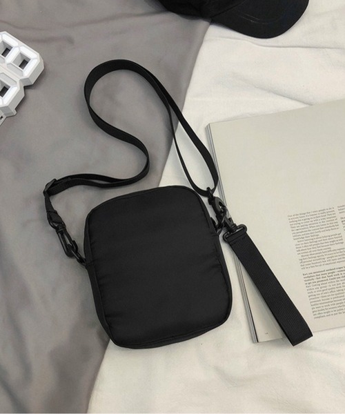 WESTBOY(ウエストボーイ)の「軽量 ナイロン ユニセックス シンプル ミニショルダーバッグ WO26S2BG29(ショルダーバッグ・メンズ・ブラック/グリーン・FREE)」の16枚目の写真