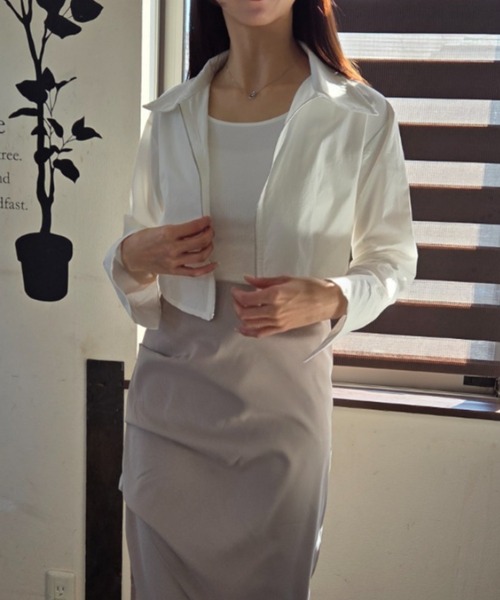 tolene(トレネ)の「2WAYで楽しむ!フロントダブルジップ クロップドシャツジャケット(シャツ/ブラウス・レディース・ホワイト/ブラック・FREE)」の6枚目の写真