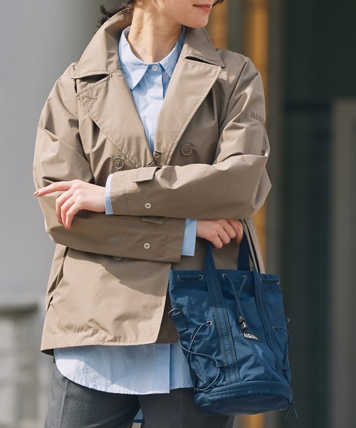 AIGLE(エーグル)の「撥水 ライト&コンパクト パッカブル巾着バッグ 3L(ショルダーバッグ・レディース・ホワイト/ダークネイビー/ダークブルー/モスグリーン・FREE)」の1枚目の写真