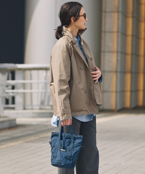 AIGLE(エーグル)の「撥水 ライト&コンパクト パッカブル巾着バッグ 3L(ショルダーバッグ・レディース・ホワイト/ダークネイビー/ダークブルー/モスグリーン・FREE)」の6枚目の写真