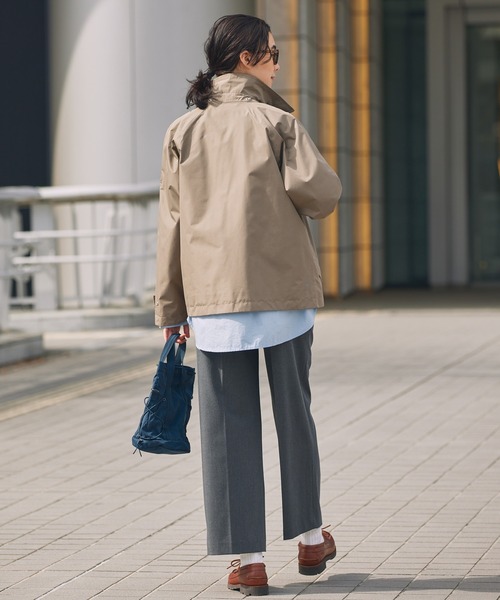 AIGLE(エーグル)の「撥水 ライト&コンパクト パッカブル巾着バッグ 3L(ショルダーバッグ・レディース・ホワイト/ダークネイビー/ダークブルー/モスグリーン・FREE)」の8枚目の写真