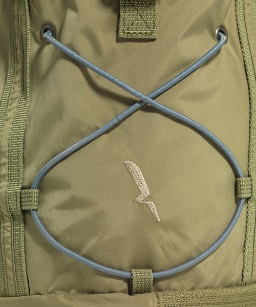 AIGLE(エーグル)の「撥水 ライト&コンパクト パッカブル巾着バッグ 3L(ショルダーバッグ・レディース・ホワイト/ダークネイビー/ダークブルー/モスグリーン・FREE)」の20枚目の写真
