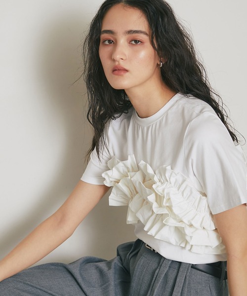 ARVELLIA（アルベリア）の「2WAY LAYERED RUFFLE TOP（Tシャツ/カットソー・レディース・ホワイト/ブラック・M）」の8枚目の写真