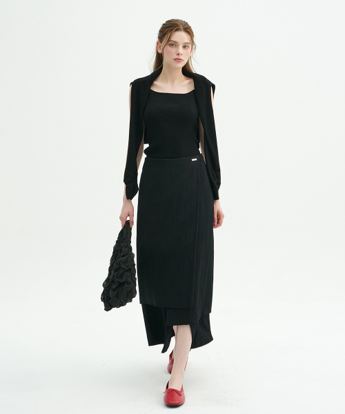 MICANE(ミケーネ)の「リデレレイヤードロングスカート(スカート・レディース・ブラック/アイボリー・SMALL/MEDIUM/LARGE/X-LARGE/XX-LARGE/X-SMALL)」の8枚目の写真