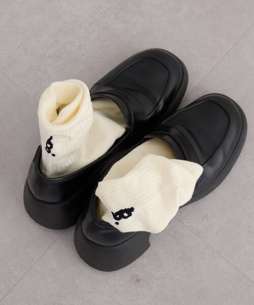 Kastane（カスタネ）の「【一部店舗限定/6色展開/M.Lサイズ展開/ユニセックス】B ロゴソックス（ソックス/靴下・レディース・ネイビー/イエロー/ブラック/オフホワイト/グレー/ピンク・MEDIUM/LARGE）」の7枚目の写真