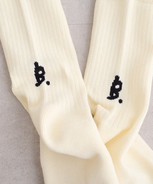 Kastane（カスタネ）の「【一部店舗限定/6色展開/M.Lサイズ展開/ユニセックス】B ロゴソックス（ソックス/靴下・レディース・ネイビー/イエロー/ブラック/オフホワイト/グレー/ピンク・MEDIUM/LARGE）」の8枚目の写真