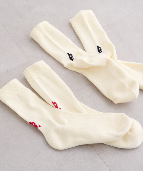 Kastane（カスタネ）の「【一部店舗限定/6色展開/M.Lサイズ展開/ユニセックス】B ロゴソックス（ソックス/靴下・レディース・ネイビー/イエロー/ブラック/オフホワイト/グレー/ピンク・MEDIUM/LARGE）」の12枚目の写真