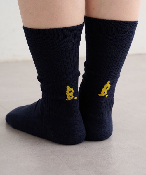 Kastane（カスタネ）の「【一部店舗限定/6色展開/M.Lサイズ展開/ユニセックス】B ロゴソックス（ソックス/靴下・レディース・ネイビー/イエロー/ブラック/オフホワイト/グレー/ピンク・MEDIUM/LARGE）」の13枚目の写真