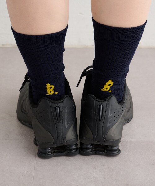 Kastane（カスタネ）の「【一部店舗限定/6色展開/M.Lサイズ展開/ユニセックス】B ロゴソックス（ソックス/靴下・レディース・ネイビー/イエロー/ブラック/オフホワイト/グレー/ピンク・MEDIUM/LARGE）」の14枚目の写真