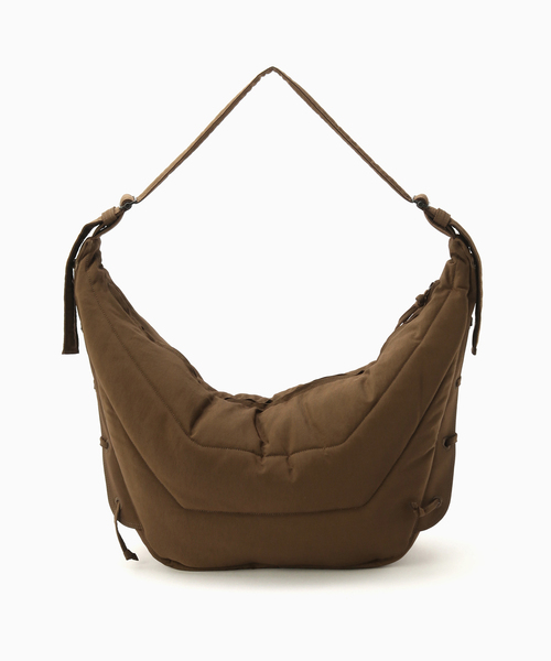 LEMAIRE（ルメール）の「LEMAIRE（ルメール） LARGE SOFT GAME BAG（ショルダーバッグ・メンズ・チョコ/ブラウン・FREE）」の4枚目の写真