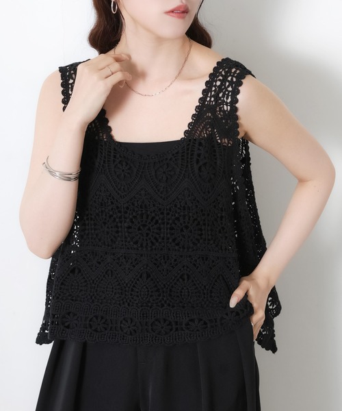 Riberry（リベリー）の「かぎ針編みUネックベスト（ベスト・レディース・キナリ/ブラック・MEDIUM）」の2枚目の写真